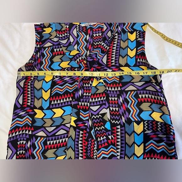 TUCKER Bright geometric print sleeveless blouse size S. - Picture 11 of 12